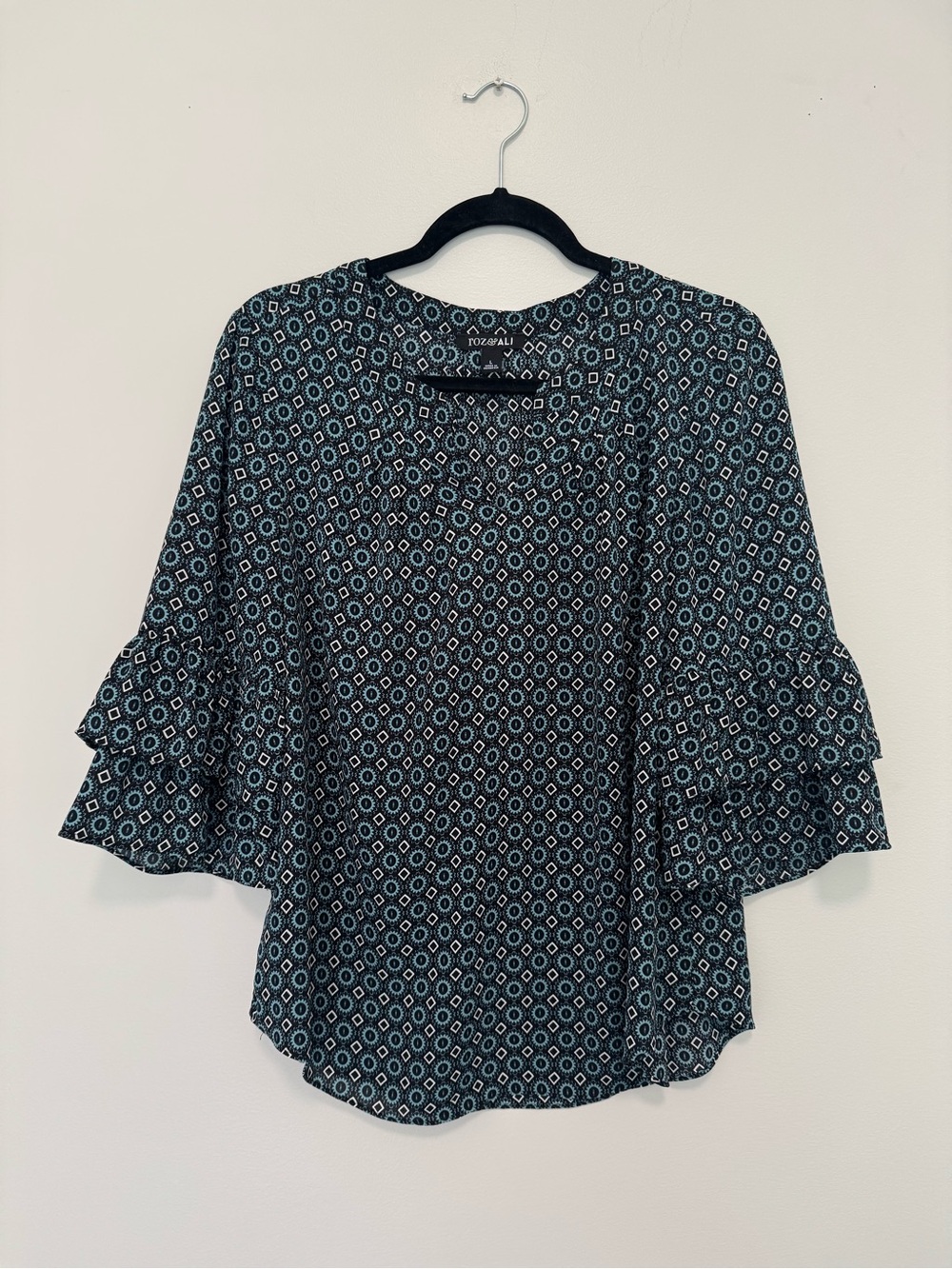 Roz & Ali Geometric Print Bell Sleeve Blouse Size L